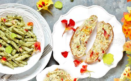 Odżywcze pesto z liści i kwiatów nasturcji: pyszny sos dla zdrowia