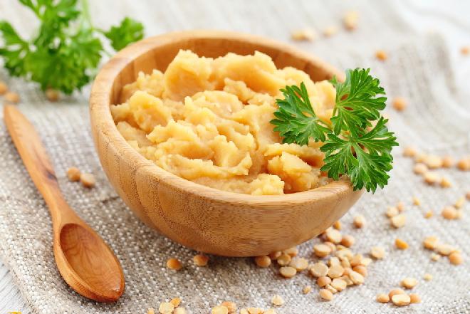 Pasta z grochu z ziołami - przepis na polski hummus