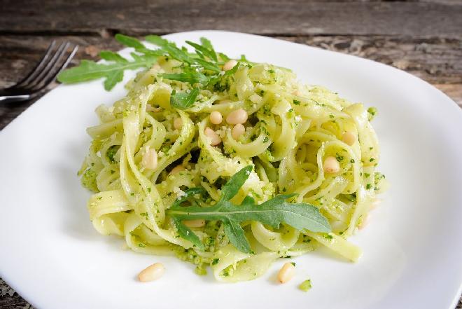 Tagliatelle z pesto z rukoli: idealny przepis na Dzień Kobiet